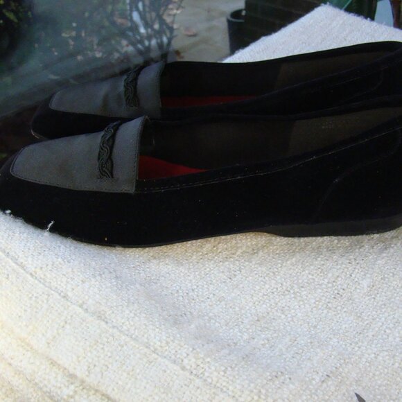 Enzo Angiolini Black Velvet Victorian Edwardian courtesan flat shoes, size 8.5 - Picture 4 of 8